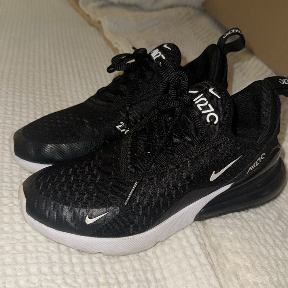 NIKE AIR MAX 270
